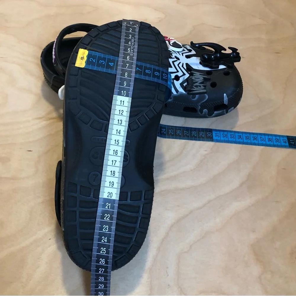 Crocs Spider Man Black Venmo Clogs Unisex Men Sz 7 Women Sz 9.